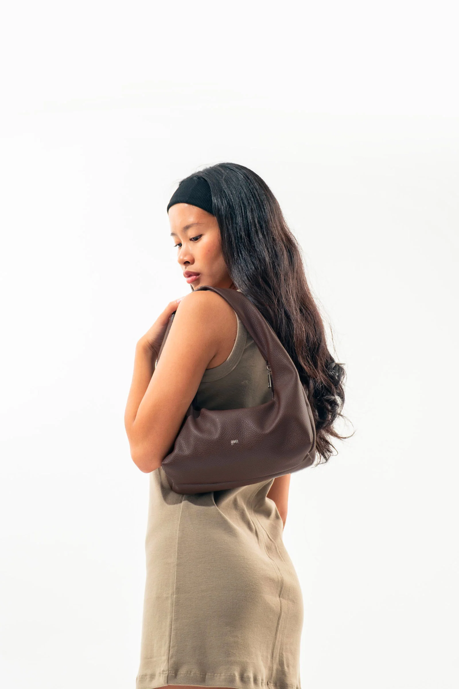 Small Hobo Bag in Espresso (Heavy Pebbled) - Image 3